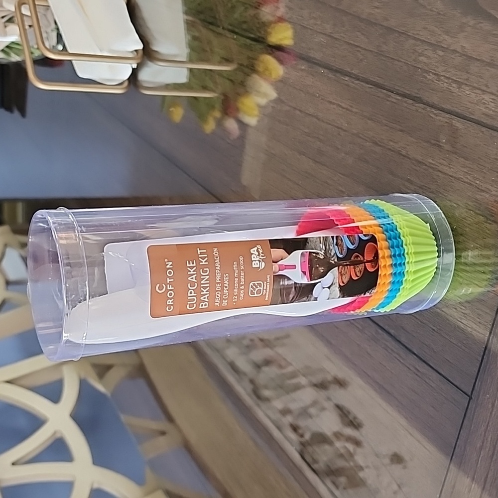 CROFTON Cupcake Baking Kit 12 Silicone muffin cups & batter scoop